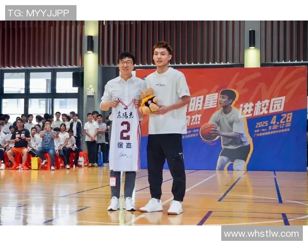 篮球明星的外貌争议与球场魅力的真实对比分析